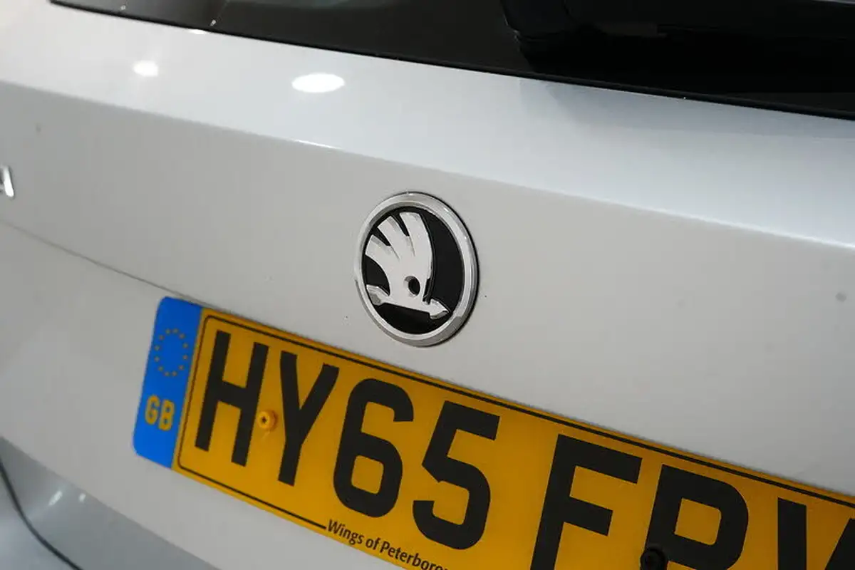 2015-skoda-fabia-12-tsi-se-109ps-hatchback-dsg-big-9