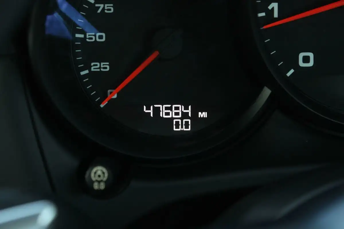 2018-porsche-macan-20-252ps-ss-big-40