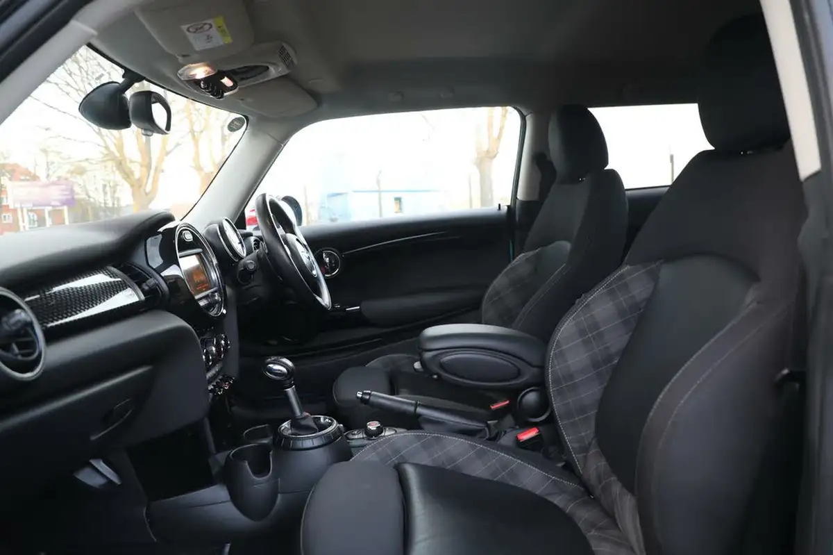 2016-mini-cooper-20-cooper-s-ss-hatchback-3d-sport-auto-big-44
