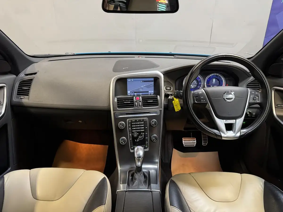 2013-volvo-xc60-30-t6-r-design-big-14