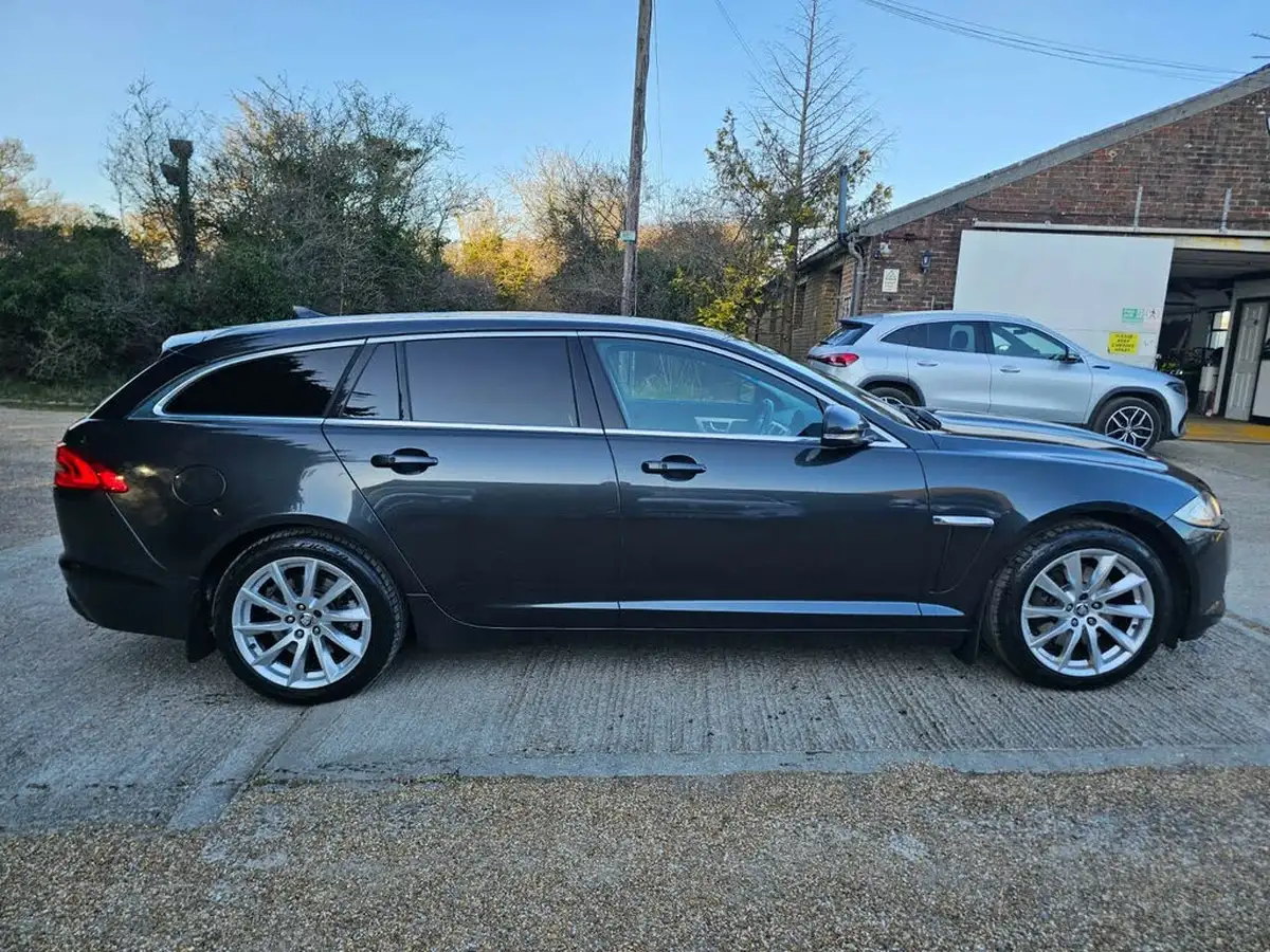 2013-jaguar-xf-22td-premium-luxury-200ps-ss-sportbrake-5d-auto-big-4