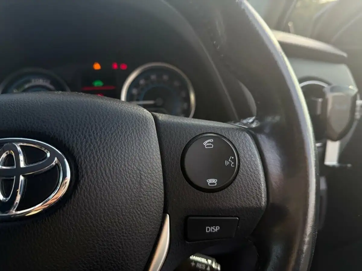 2015-toyota-auris-18-vvt-i-hsd-excel-hatchback-e-cvt-big-12