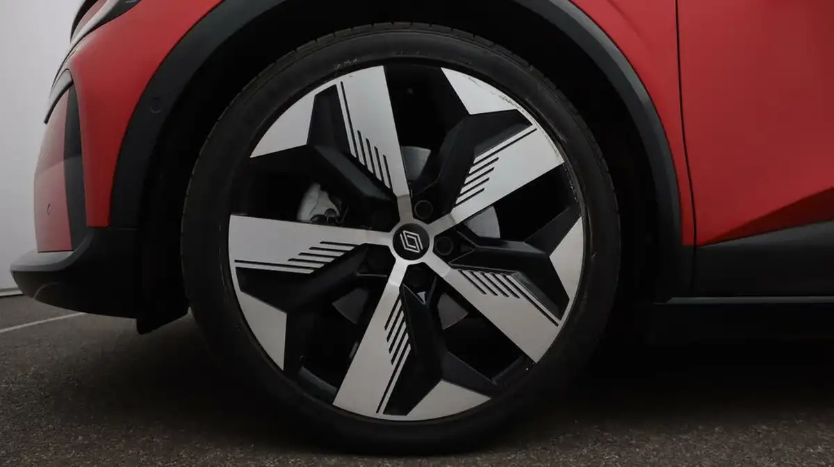 2023-renault-megane-e-tech-e-techno-big-18