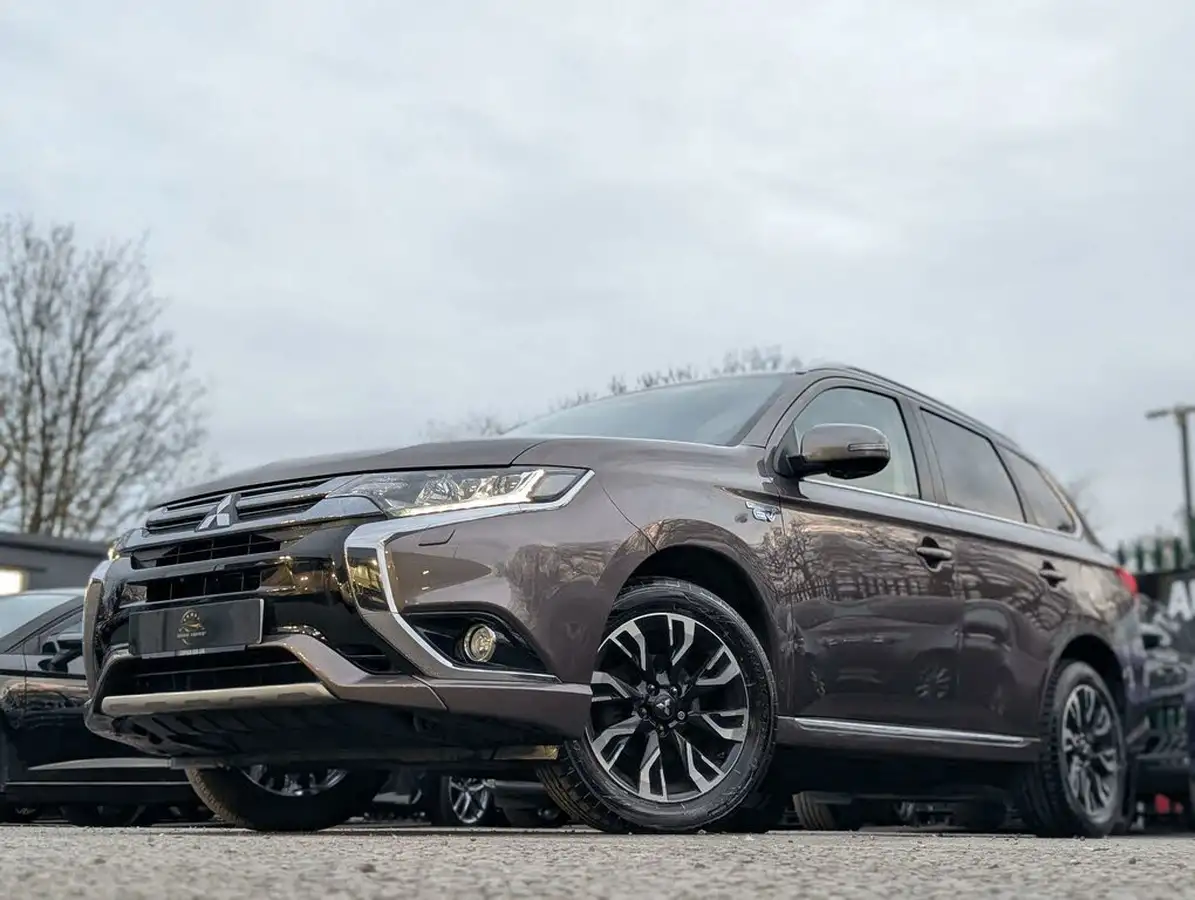 2016-mitsubishi-outlander-20-gx4h-phev-big-4