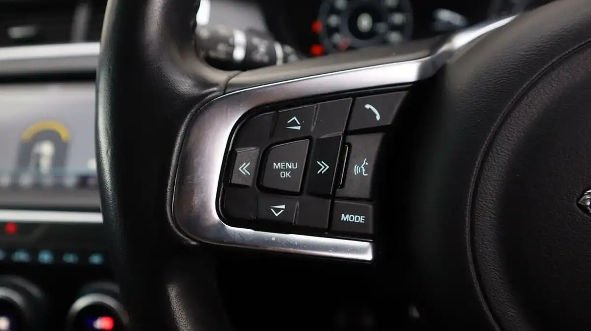 2019-jaguar-e-pace-20-i4d-r-dynamic-150ps-big-21