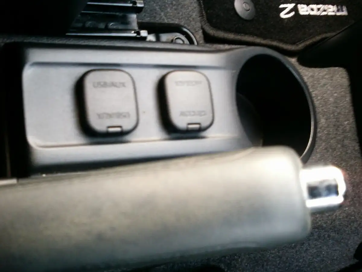 2014-mazda-mazda2-13-tamura-5d-big-11