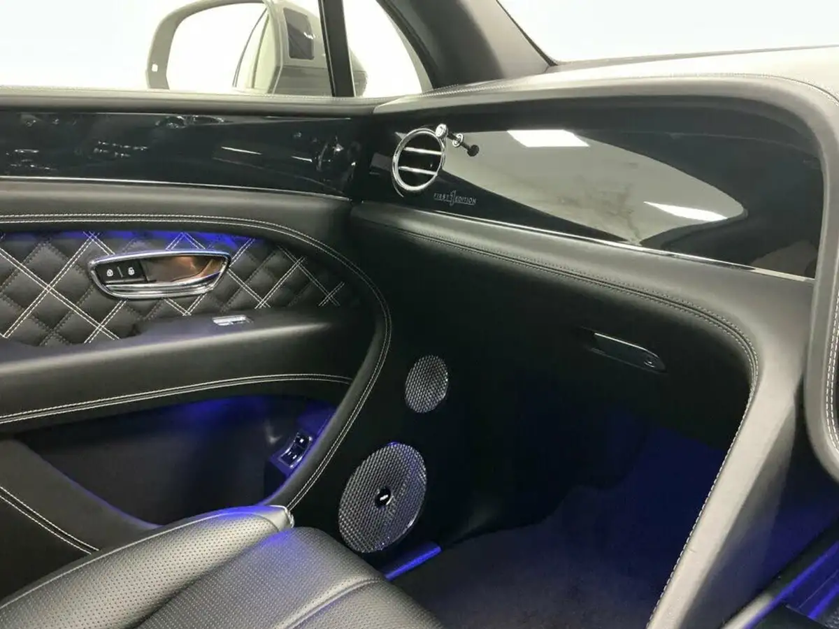 2021-bentley-bentayga-40-v8-big-44