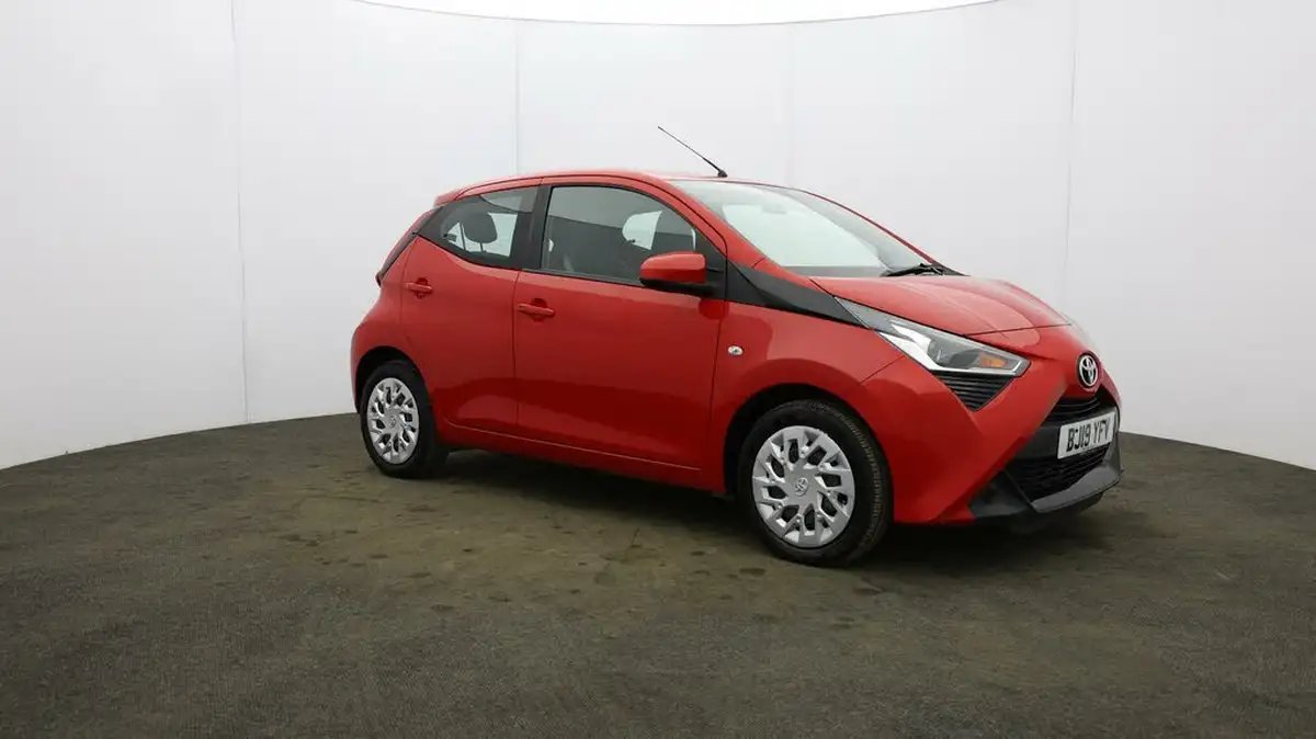 2019-toyota-aygo-10-vvt-i-x-play-big-0