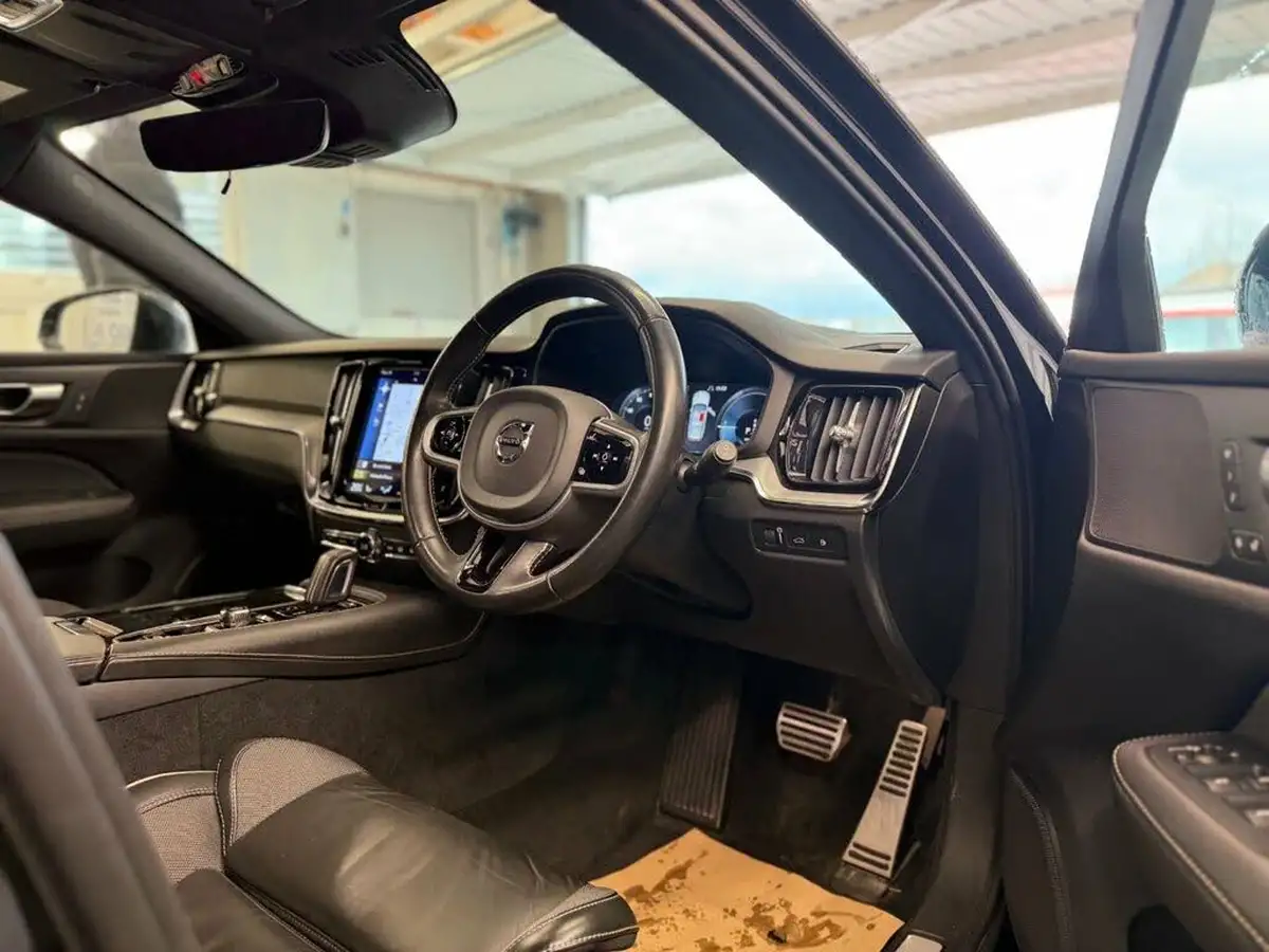 2020-volvo-v60-20-t6-r-design-big-1