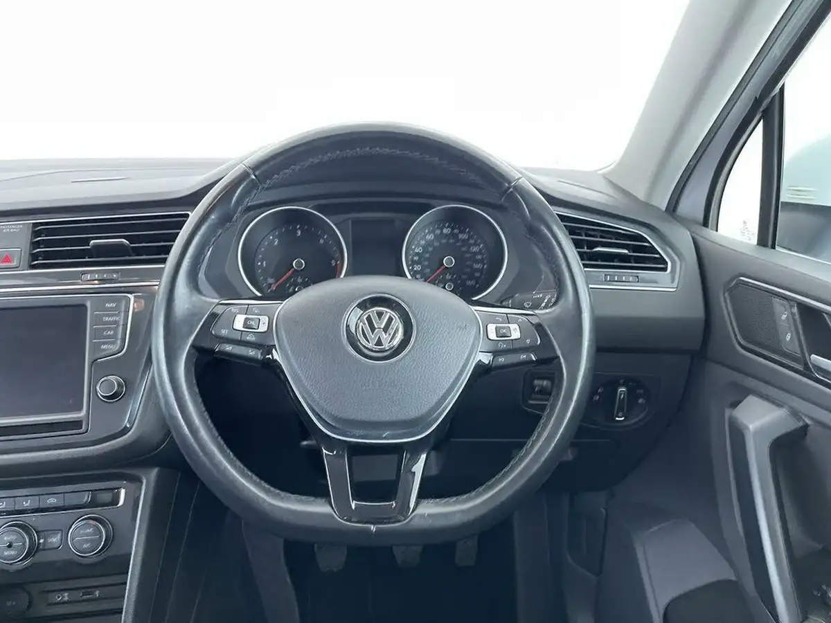 2016-volkswagen-tiguan-20tdi-se-navigation-150ps-bmtss-big-33