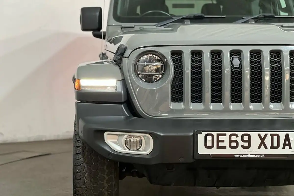 2020-jeep-wrangler-20-gme-sahara-hard-3d-big-15