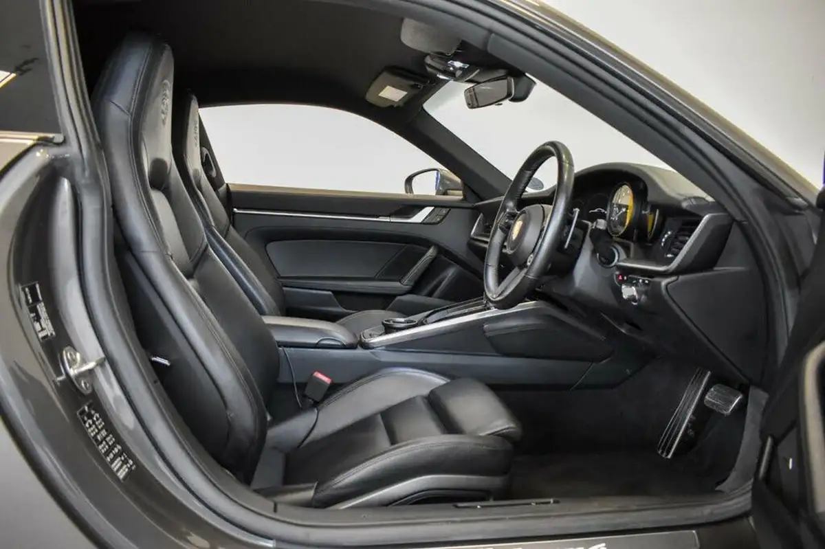 2019-porsche-911-30-carrera-4-coupe-big-5