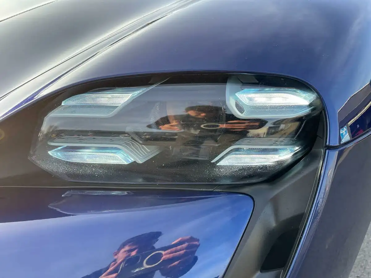 2020-porsche-taycan-e-turbo-s-big-63