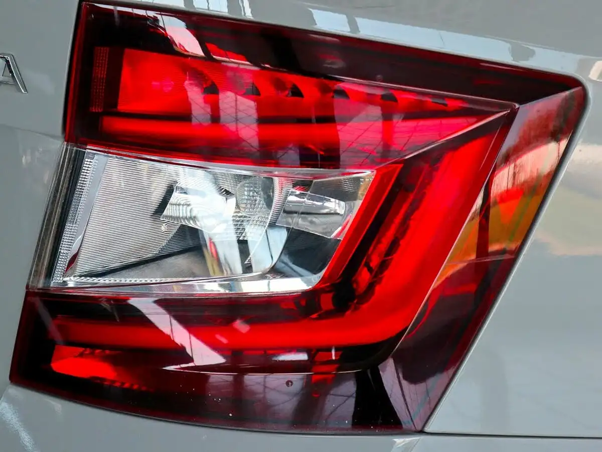 2019-skoda-fabia-10-tsi-monte-carlo-109ps-estate-big-14