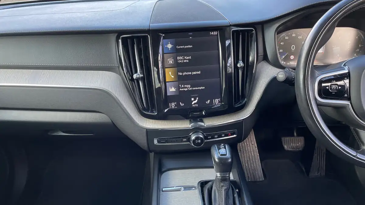 2018-volvo-xc60-20td-d5-inscription-powerpulse-4x4-big-11