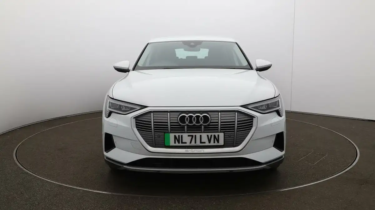 2021-audi-e-tron-50e-technik-station-wagon-big-40