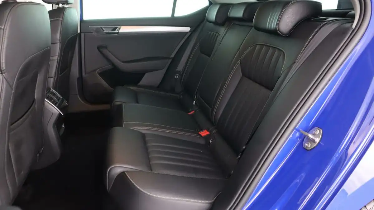 2021-skoda-superb-20tdi-se-technology-150ps-hatchback-big-16
