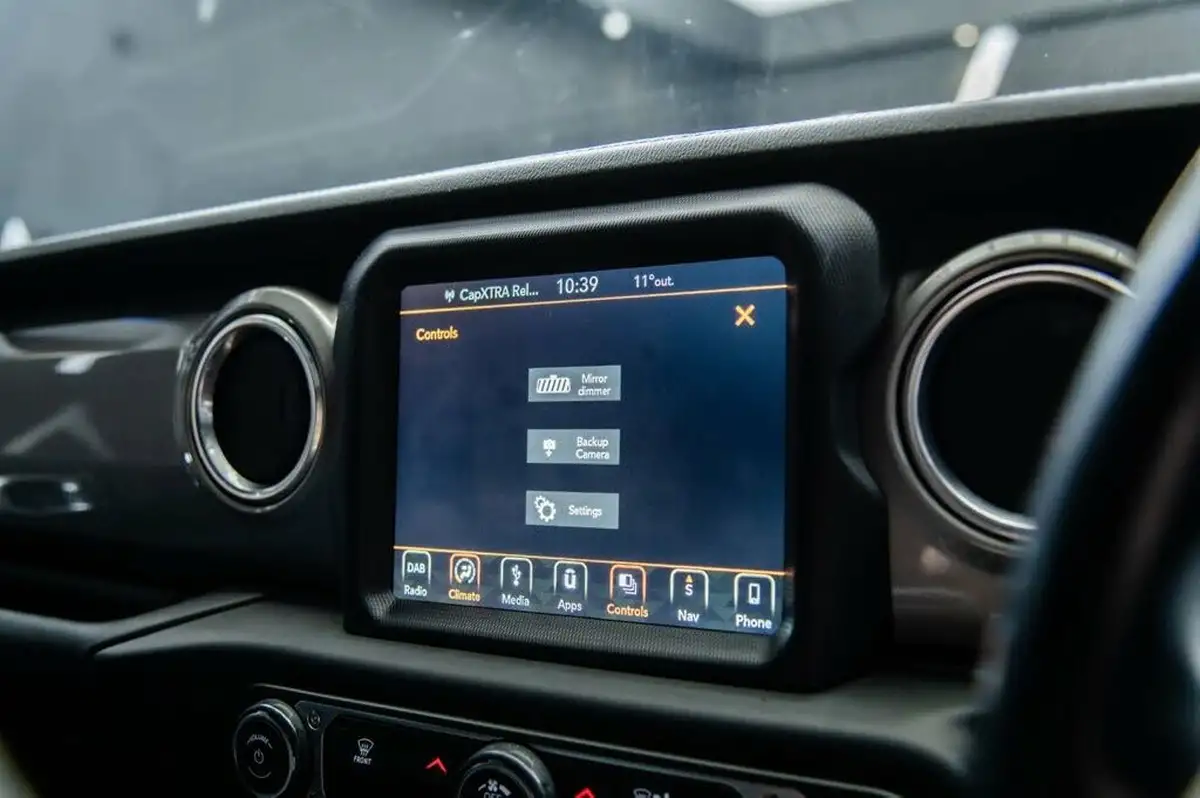 2019-jeep-wrangler-20-gme-sahara-hard-5d-big-27
