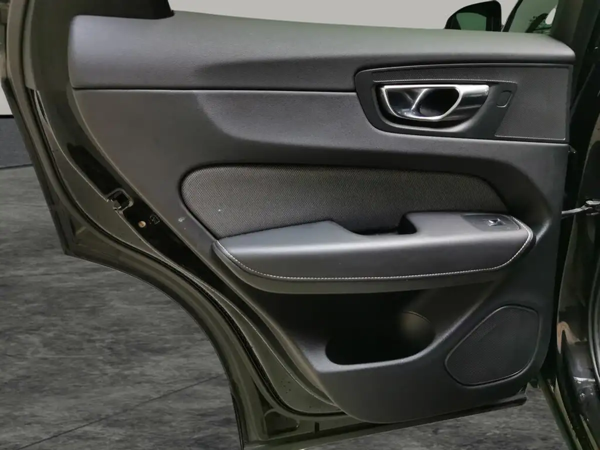 2020-volvo-xc60-20td-d4-r-design-big-25