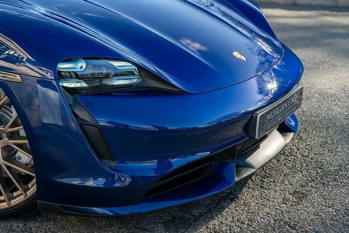 2021-porsche-taycan-e-turbo-big-21