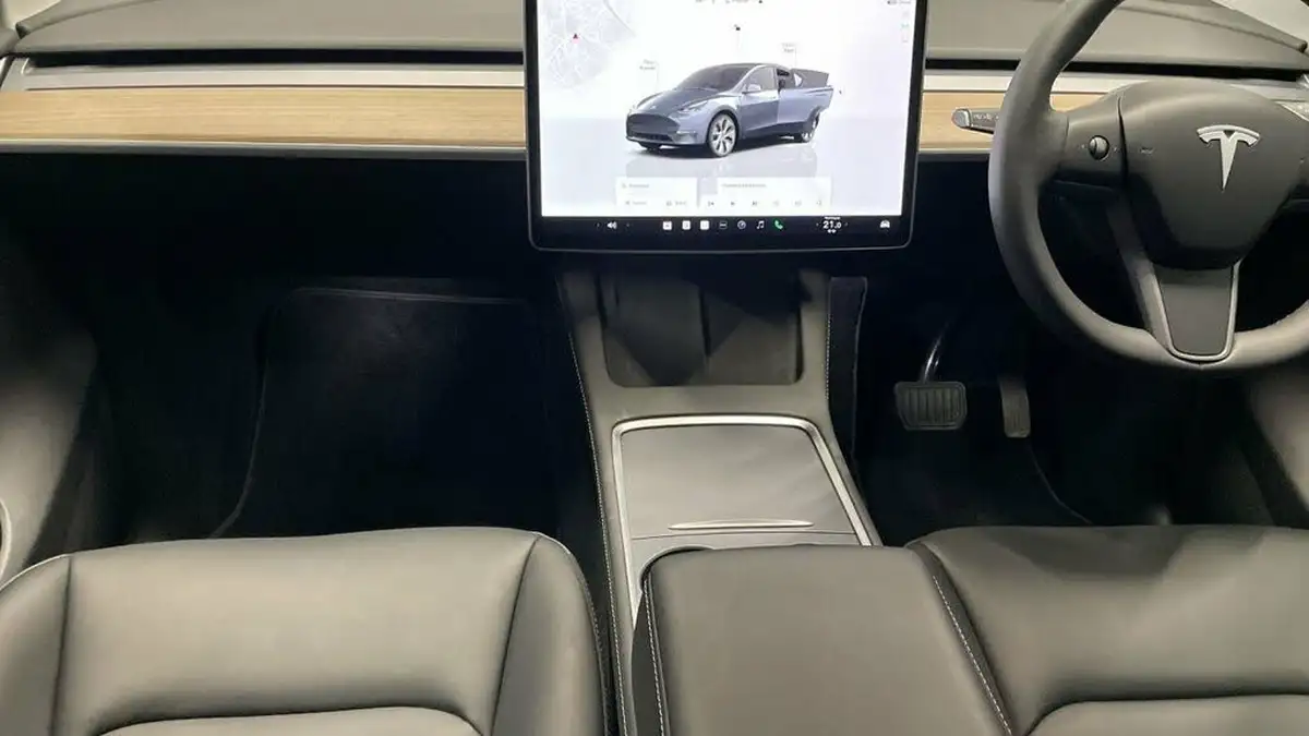 2022-tesla-model-y-e-long-range-big-15