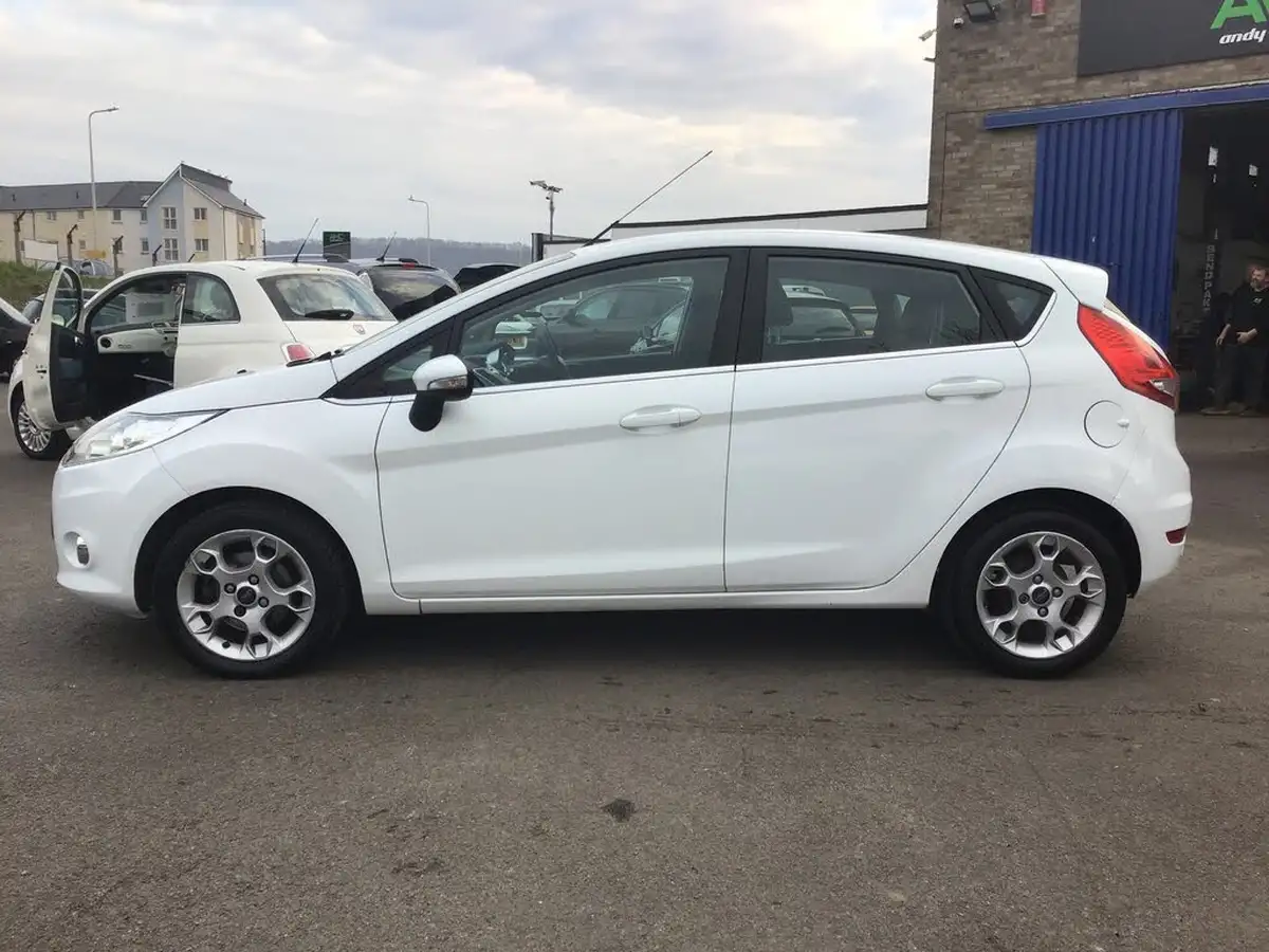 2012-ford-fiesta-14-zetec-5d-auto-big-3
