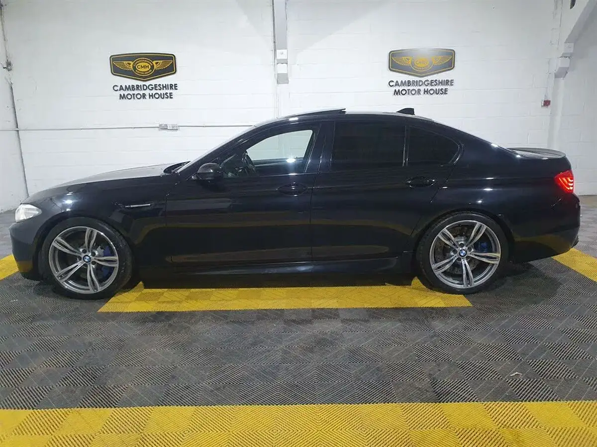 2013-bmw-5-series-44-m5-big-12
