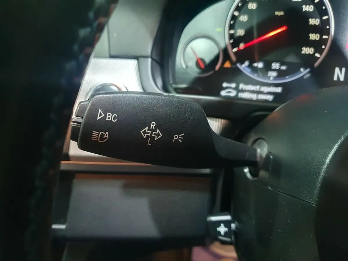 2013-bmw-5-series-44-m5-big-36