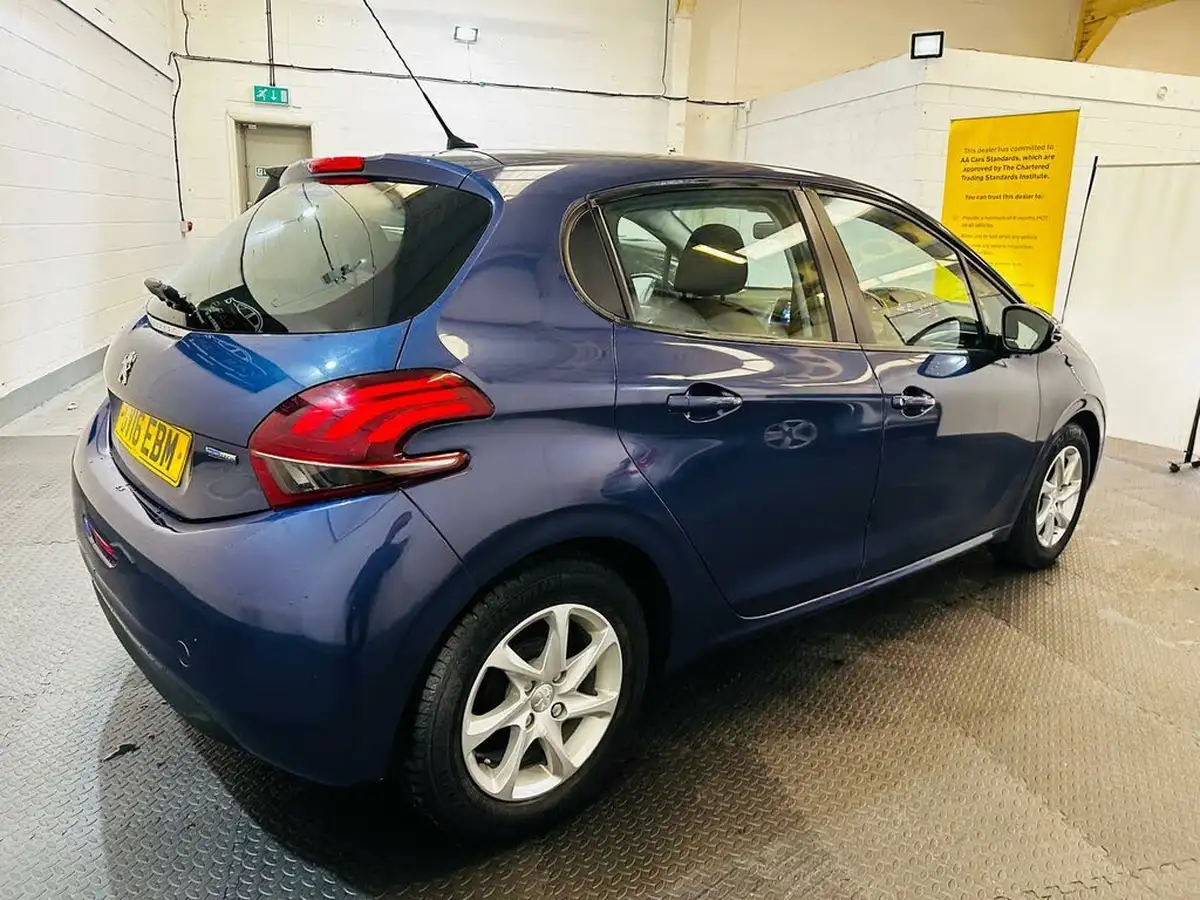 2016-peugeot-208-12-puretech-active-82bhp-5d-big-27