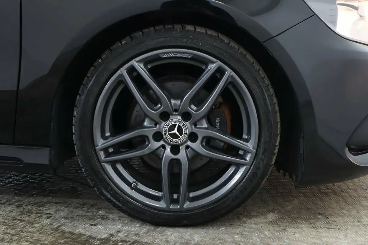 2018-mercedes-benz-a-class-16-a180-amg-line-ss-7g-dct-big-10