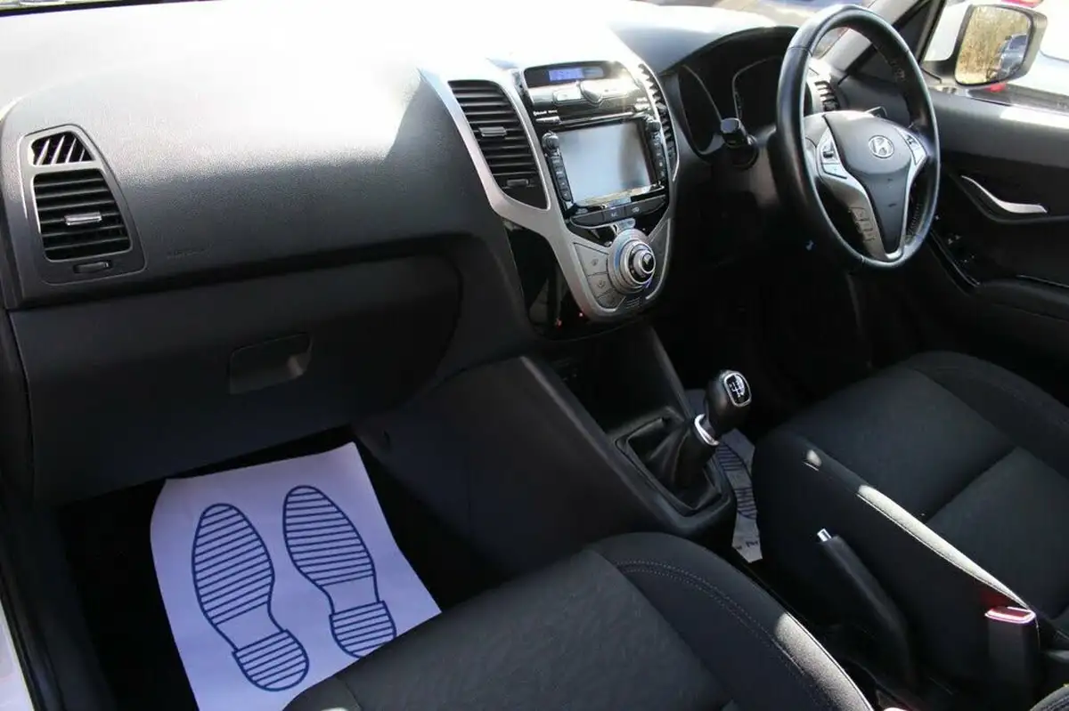 2017-hyundai-ix20-14-se-nav-big-16