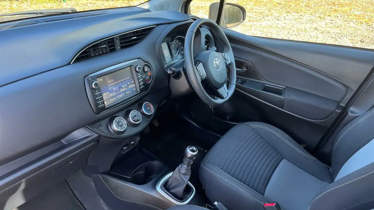 2018-toyota-yaris-15-vvt-i-design-1496cc-big-30