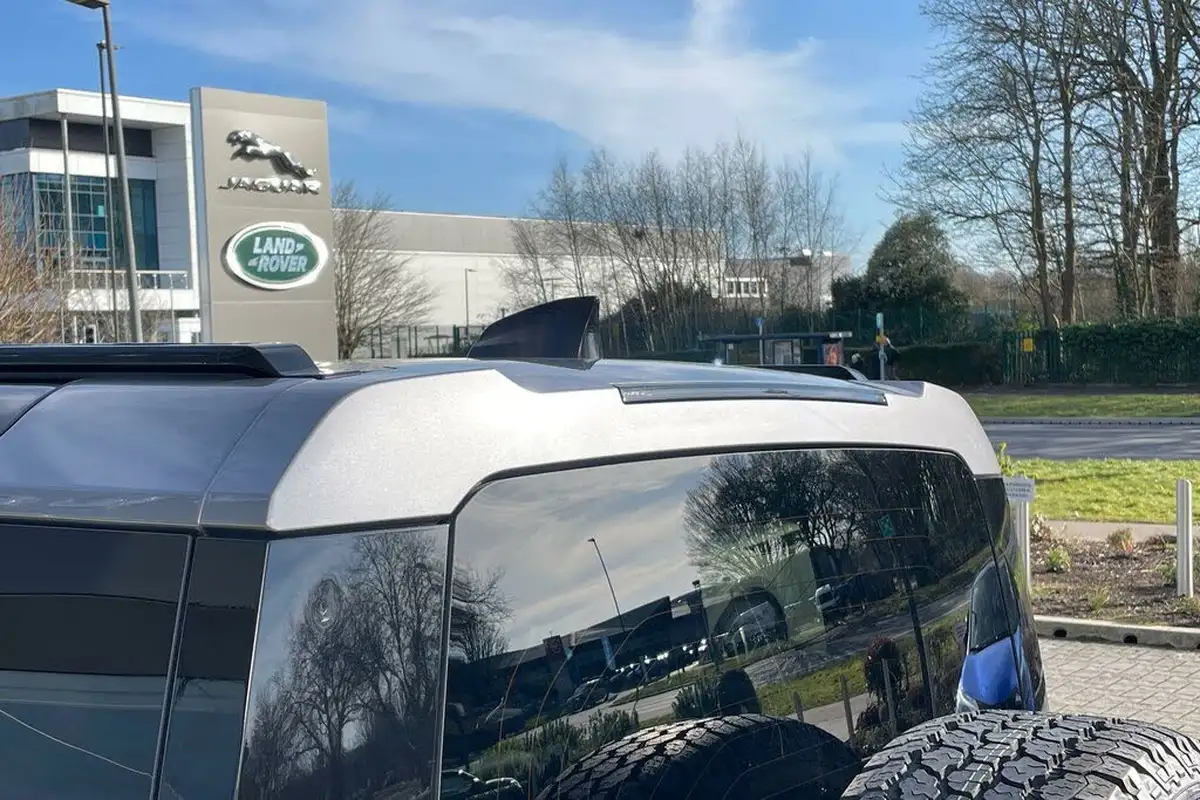2021-land-rover-90-defender-30-d250-se-big-23