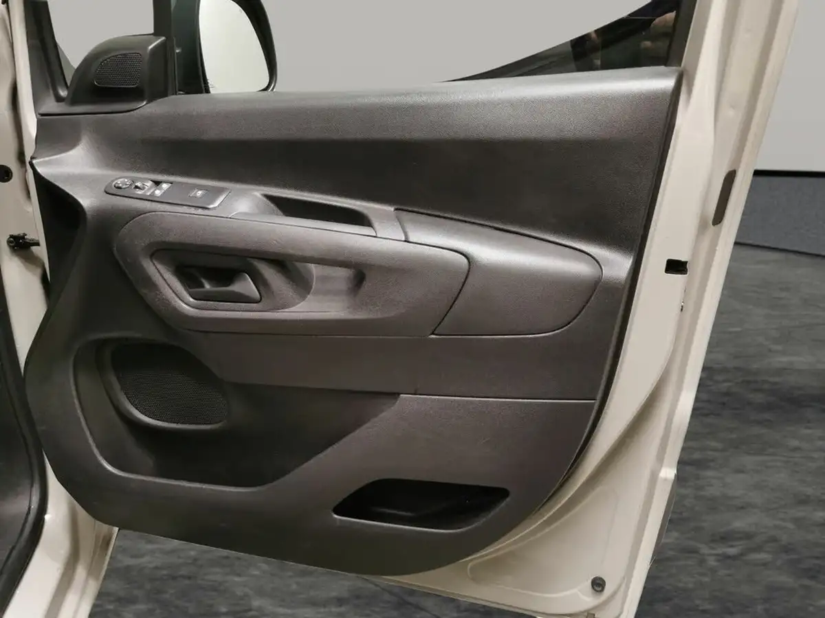 2019-vauxhall-combo-16cdti-sportive-2000-big-36