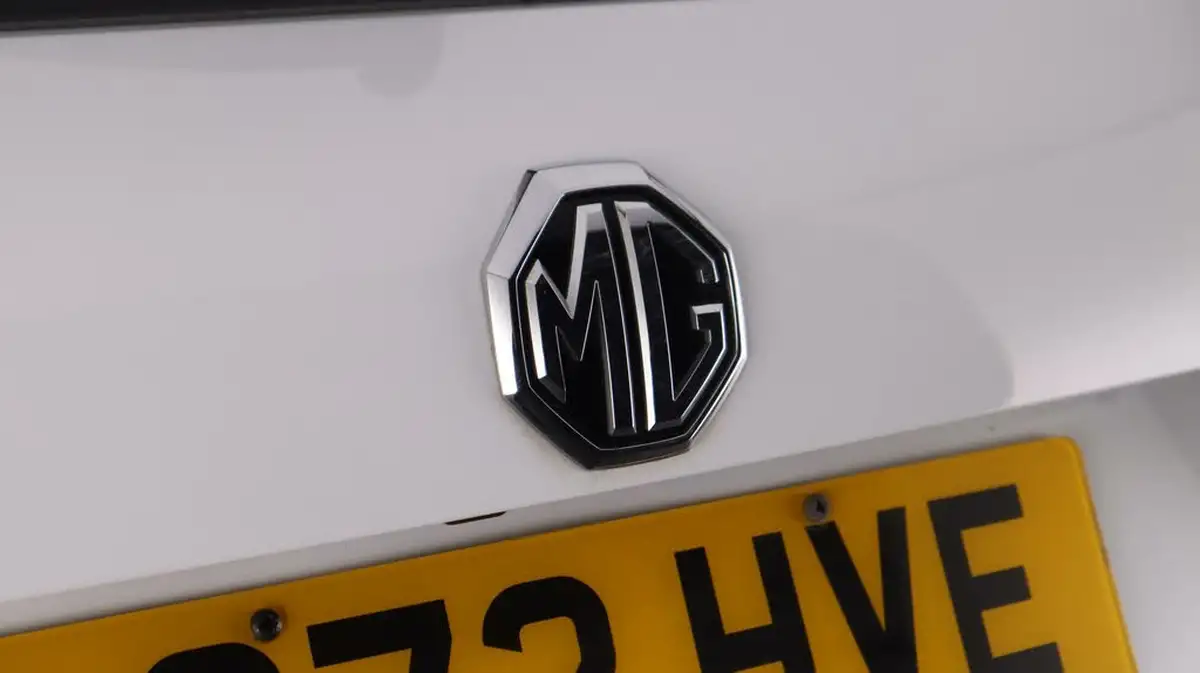 2022-mg-hs-15t-gdi-exclusive-162ps-big-19