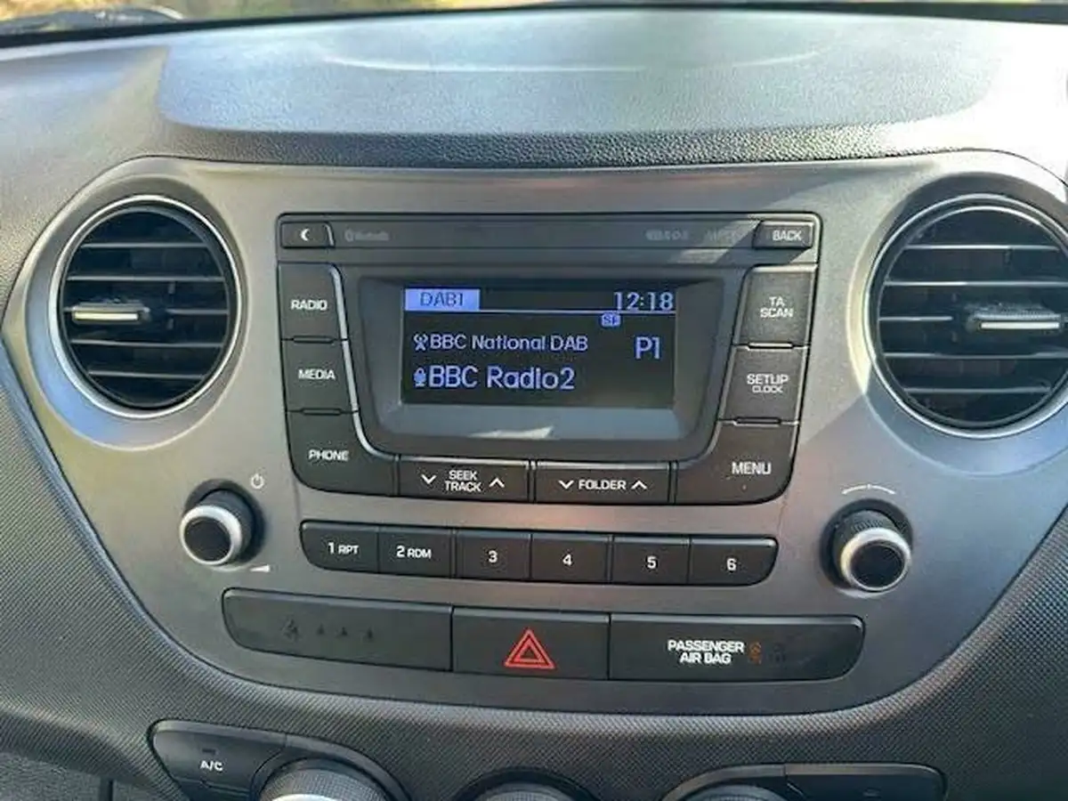 2019-hyundai-i10-12-se-auto-big-17