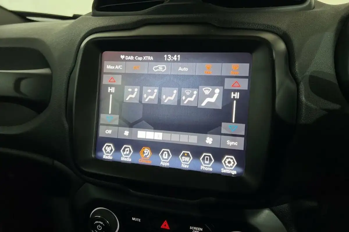 2022-jeep-renegade-10-gse-limited-big-16