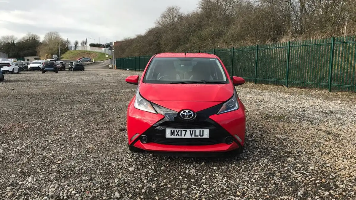 2017-toyota-aygo-10-vvt-i-x-play-71bhp-5d-big-14