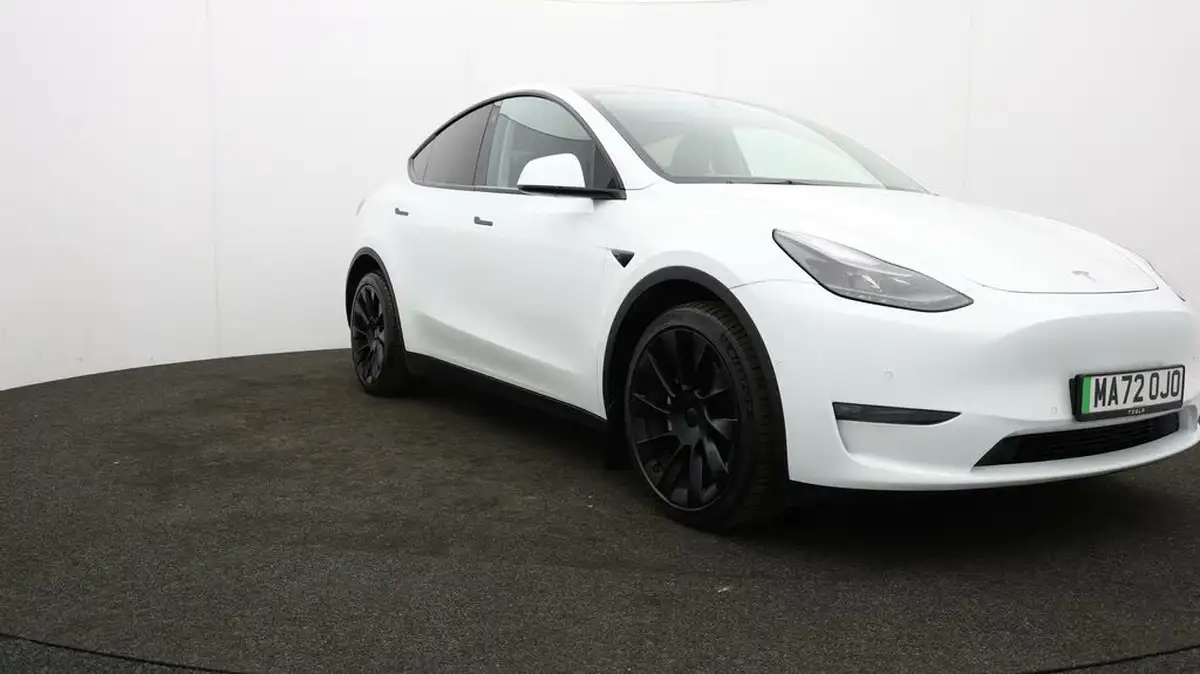 2022-tesla-model-y-e-long-range-big-47