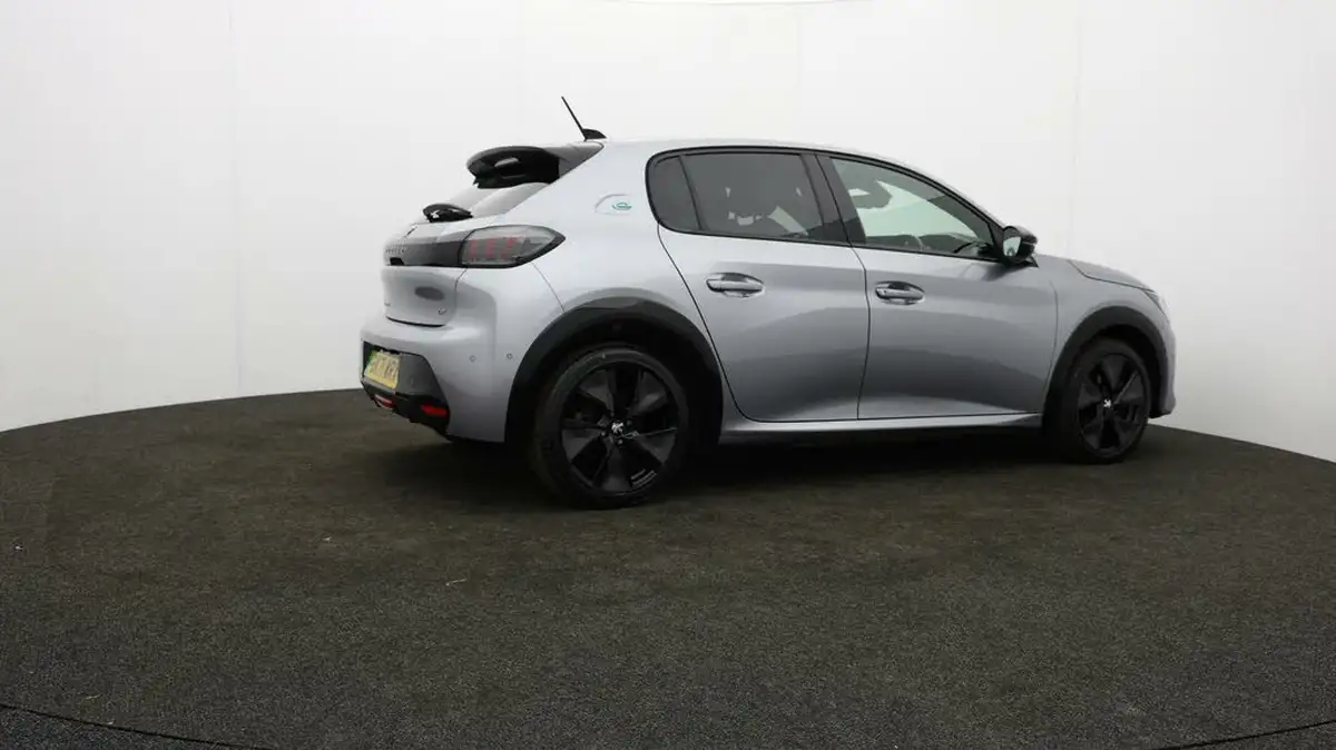 2021-peugeot-208-e-gt-50kwh-big-28