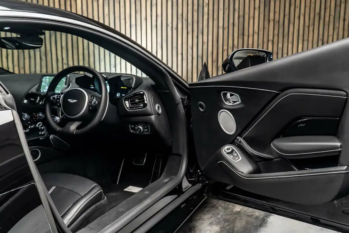 2021-aston-martin-vantage-big-29
