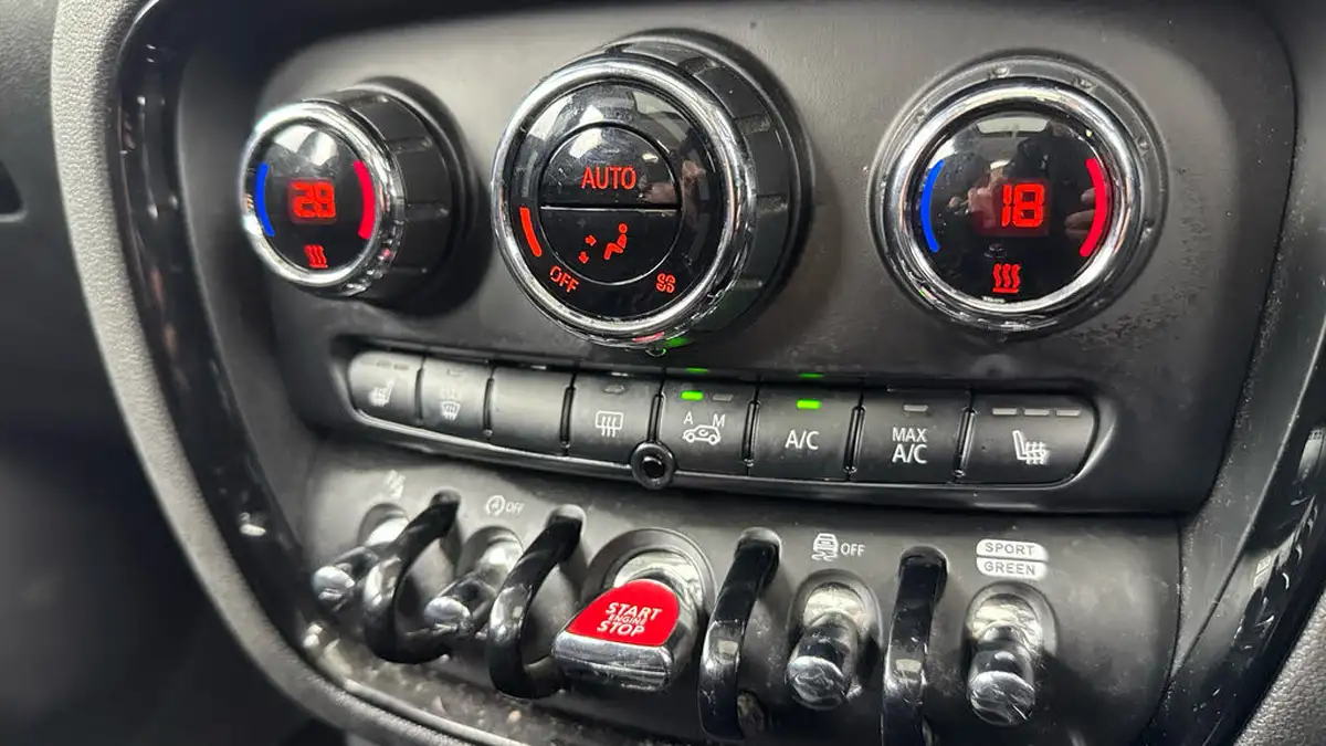 2021-mini-clubman-15-cooper-classic-big-16