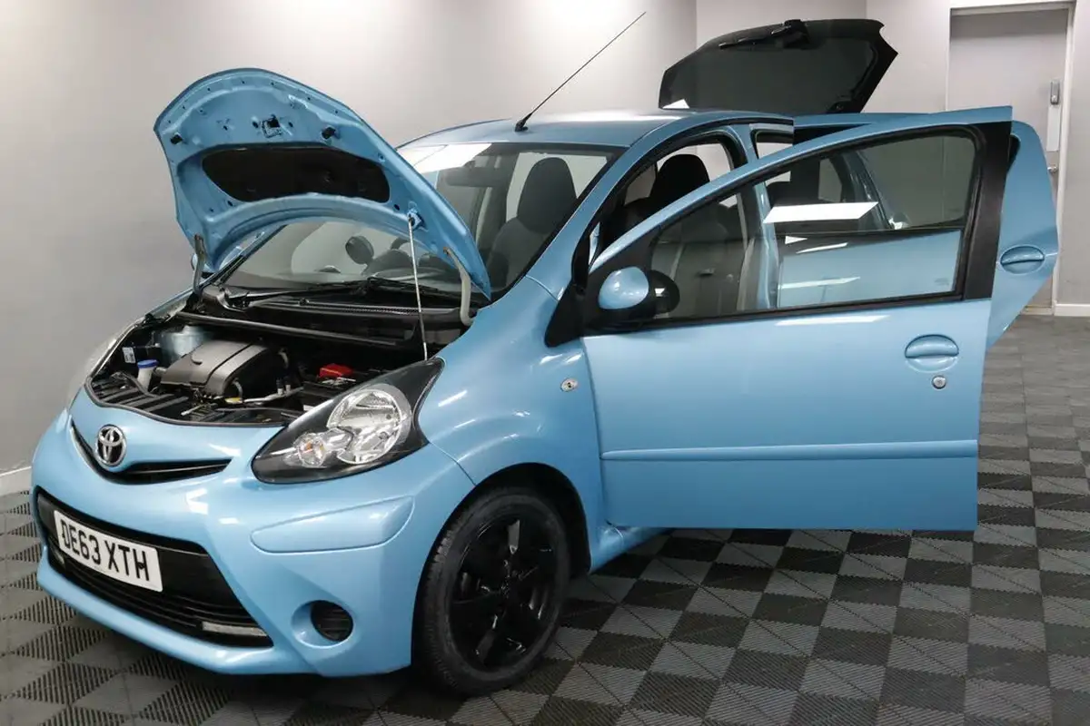 2013-toyota-aygo-10-move-style-5d-big-15