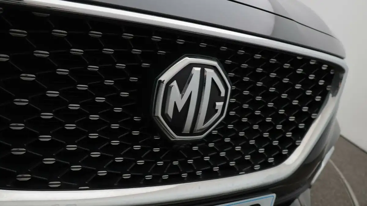 2022-mg-hs-15t-gdi-exclusive-162ps-big-24