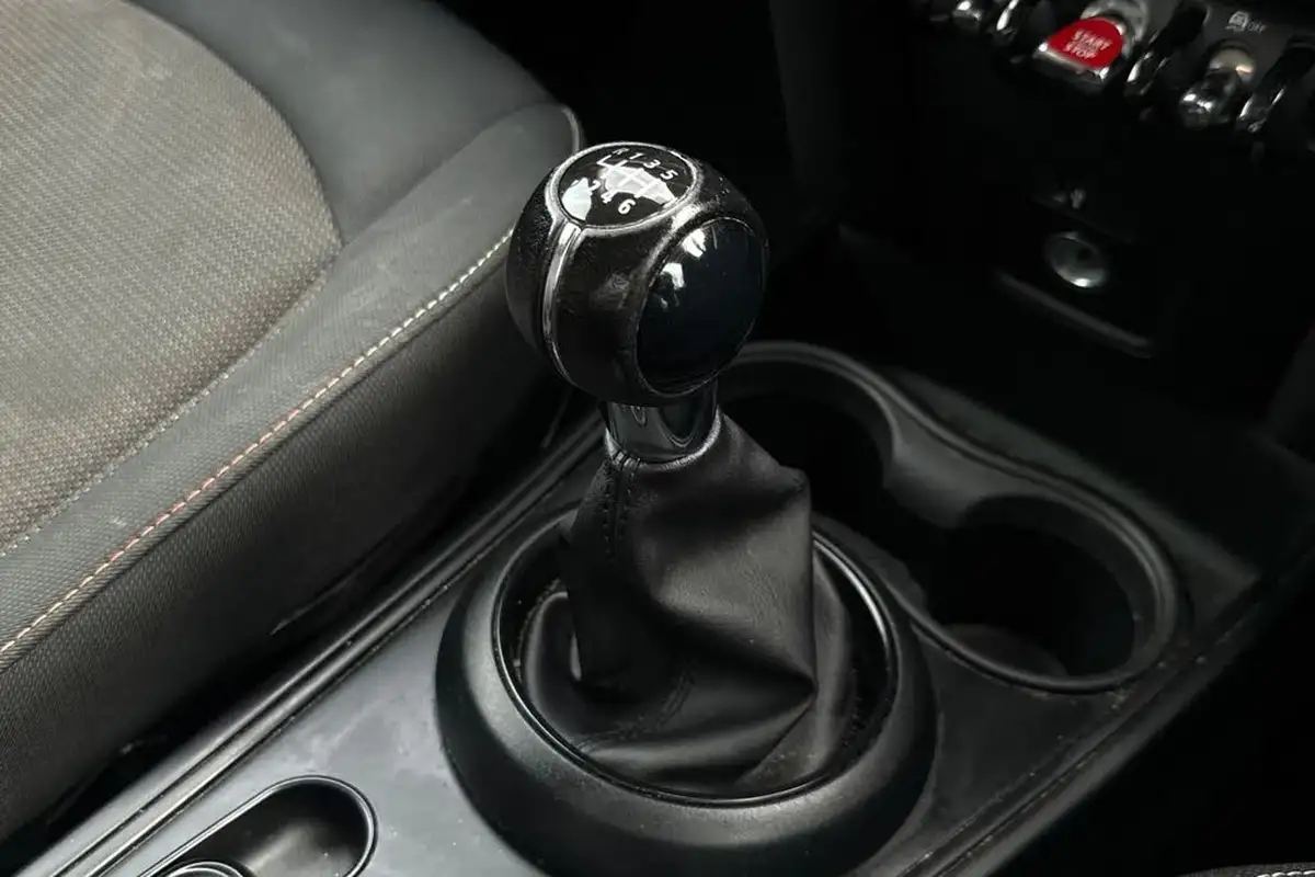 2019-mini-countryman-15-cooper-classic-big-22