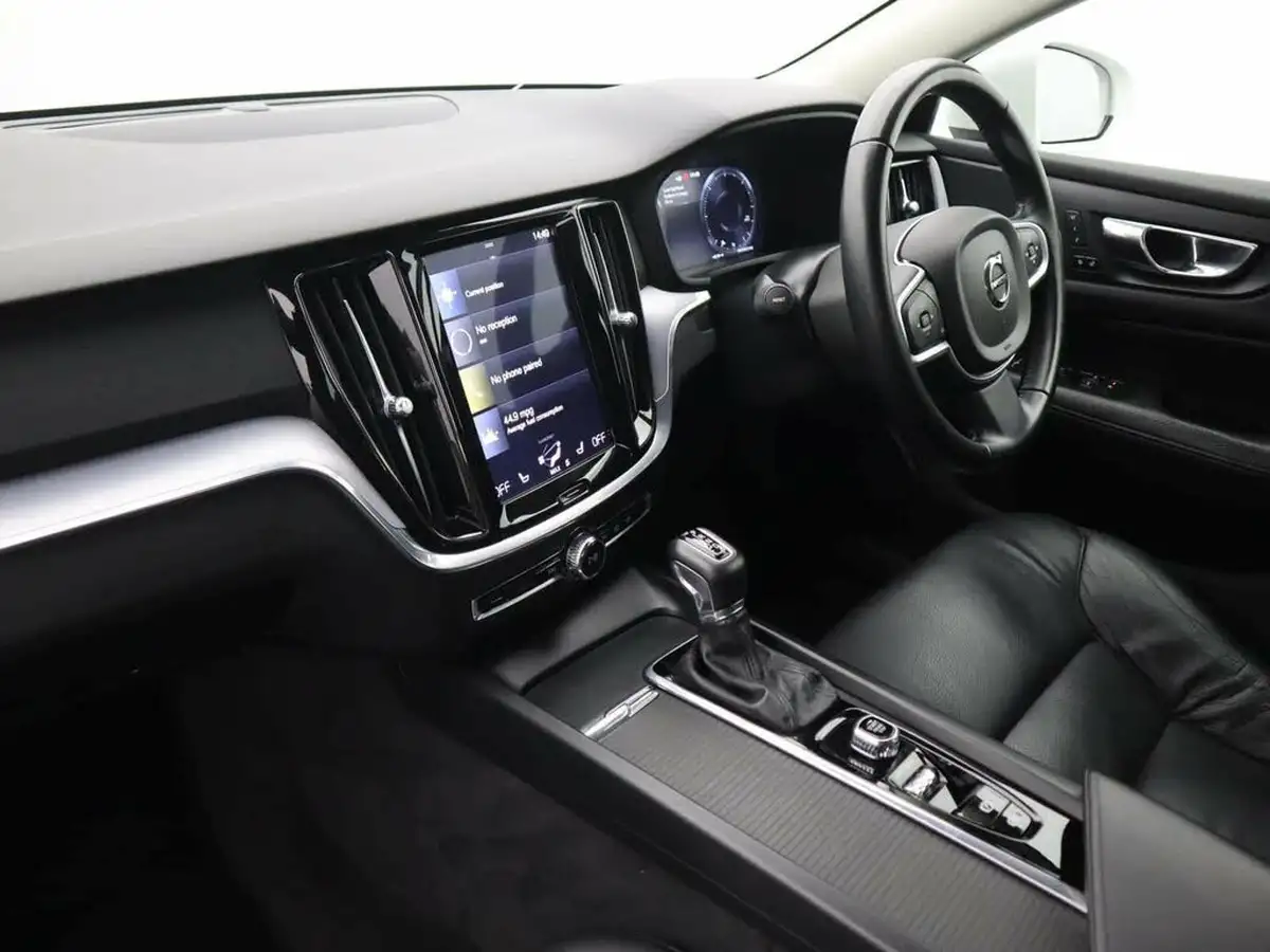 2020-volvo-v60-20td-d3-momentum-plus-geartronic-big-9