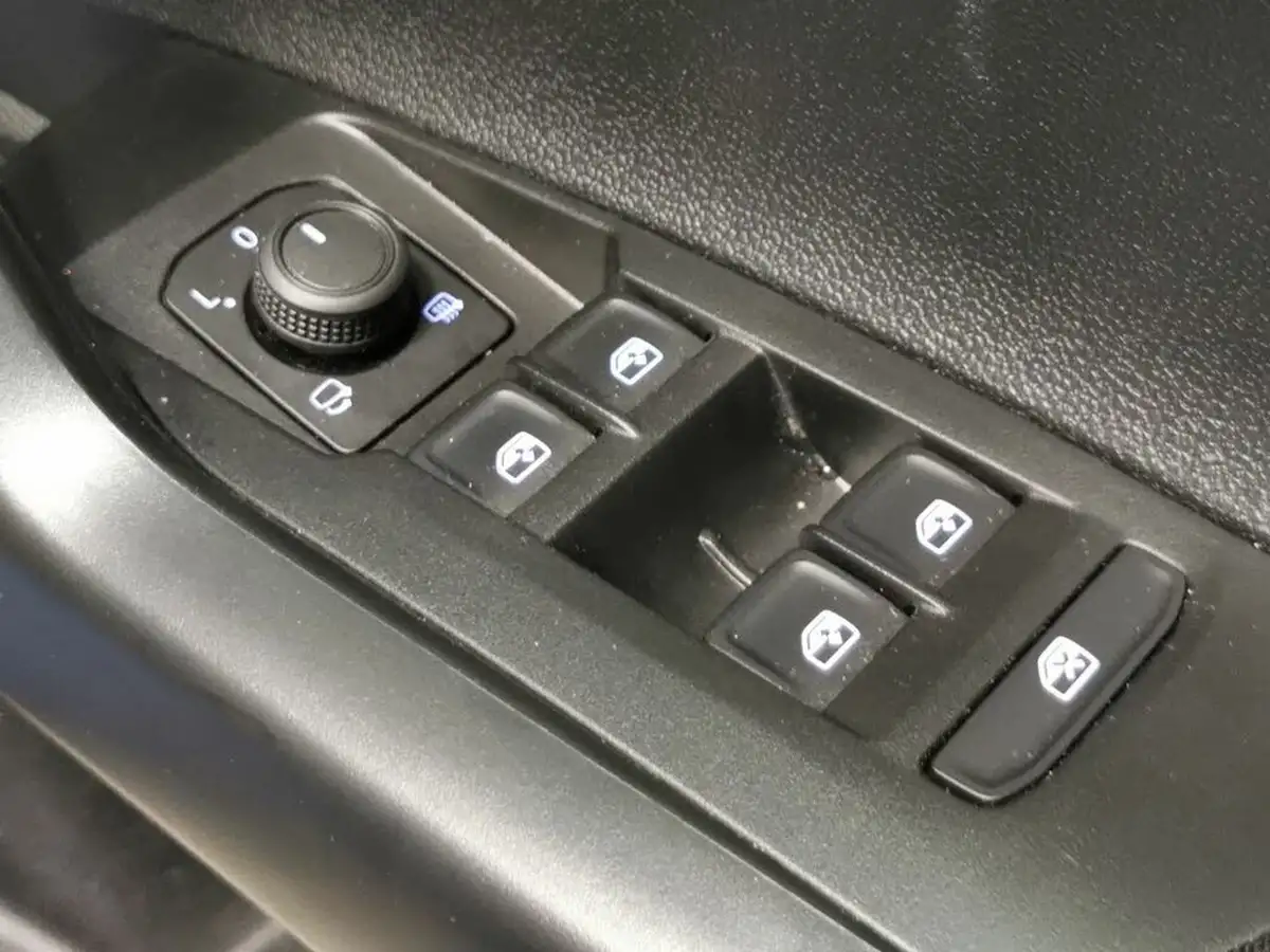 2022-volkswagen-polo-10-tsi-life-big-15