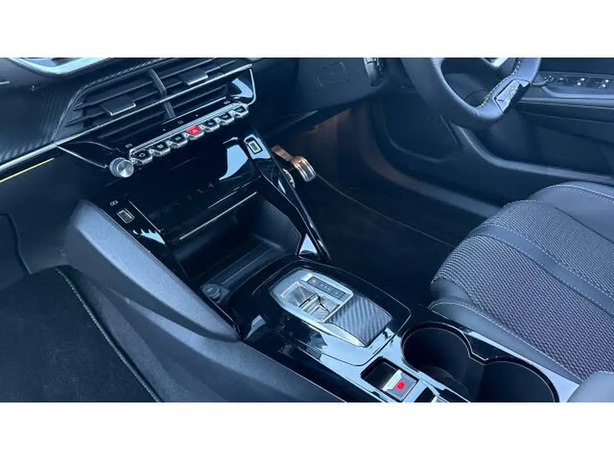 2024-peugeot-2008-suv-12-puretech-gt-130ps-eat8-big-12