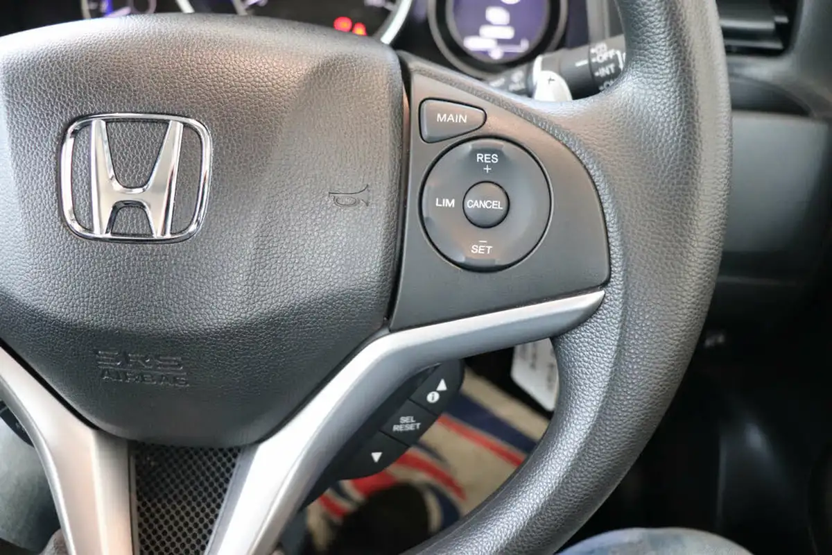 2019-honda-jazz-13-i-vtec-se-navi-cvt-big-45