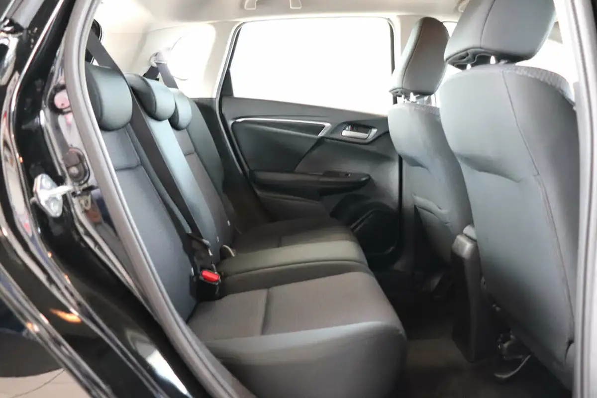 2019-honda-jazz-13-i-vtec-se-navi-cvt-big-23